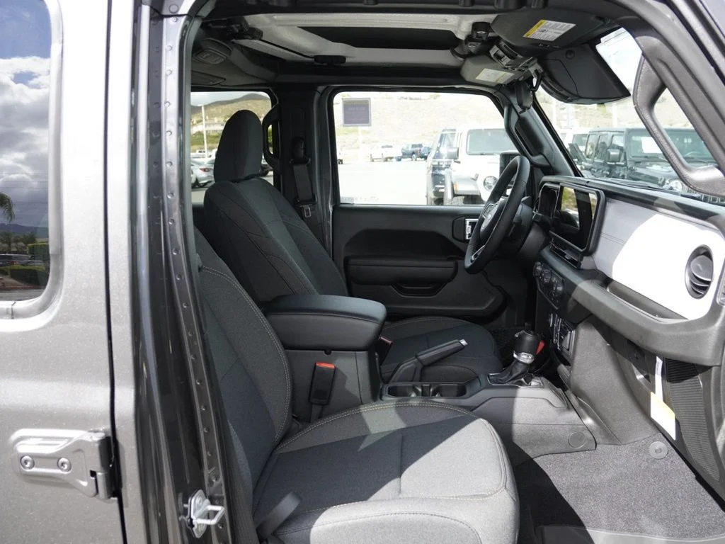 New 2026 Granite Crystal Metallic Clearcoat Jeep Sport S image 22