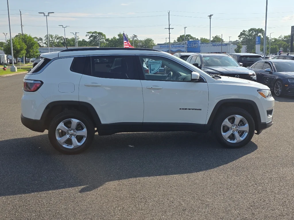 Used 2017 White Clear Coat Jeep Latitude image 18