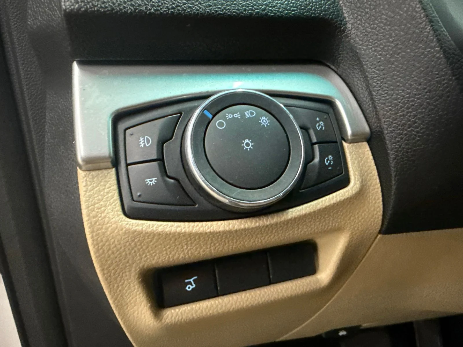 Used 2016 White Ford XLT image 15