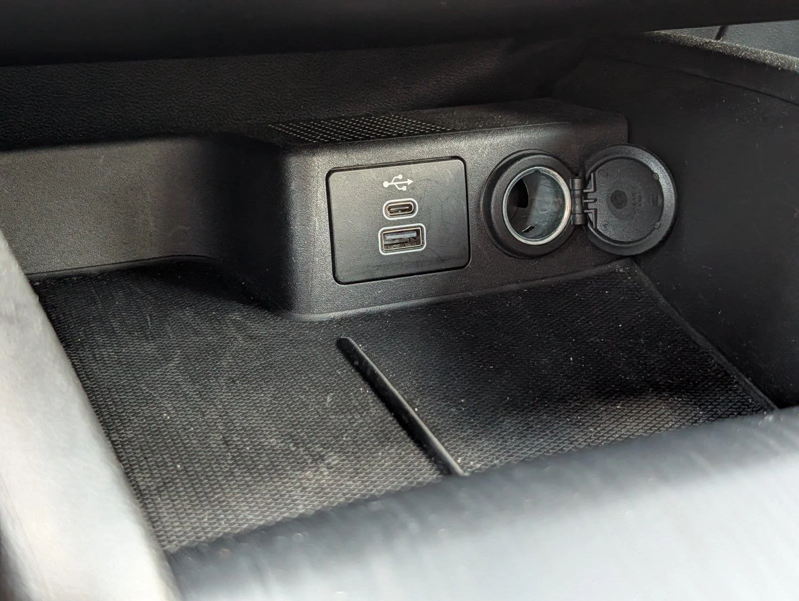 Used 2025 Agate Black Ford Active image 19