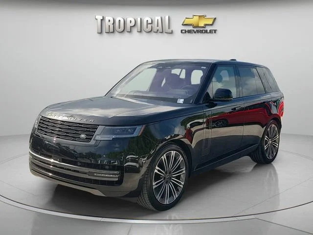 Used 2023 Black Land Rover SE image 1