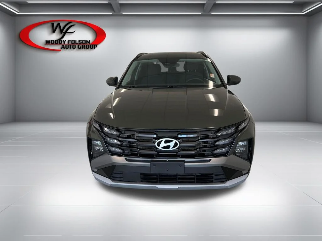 Used 2025 Green Hyundai SEL image 2