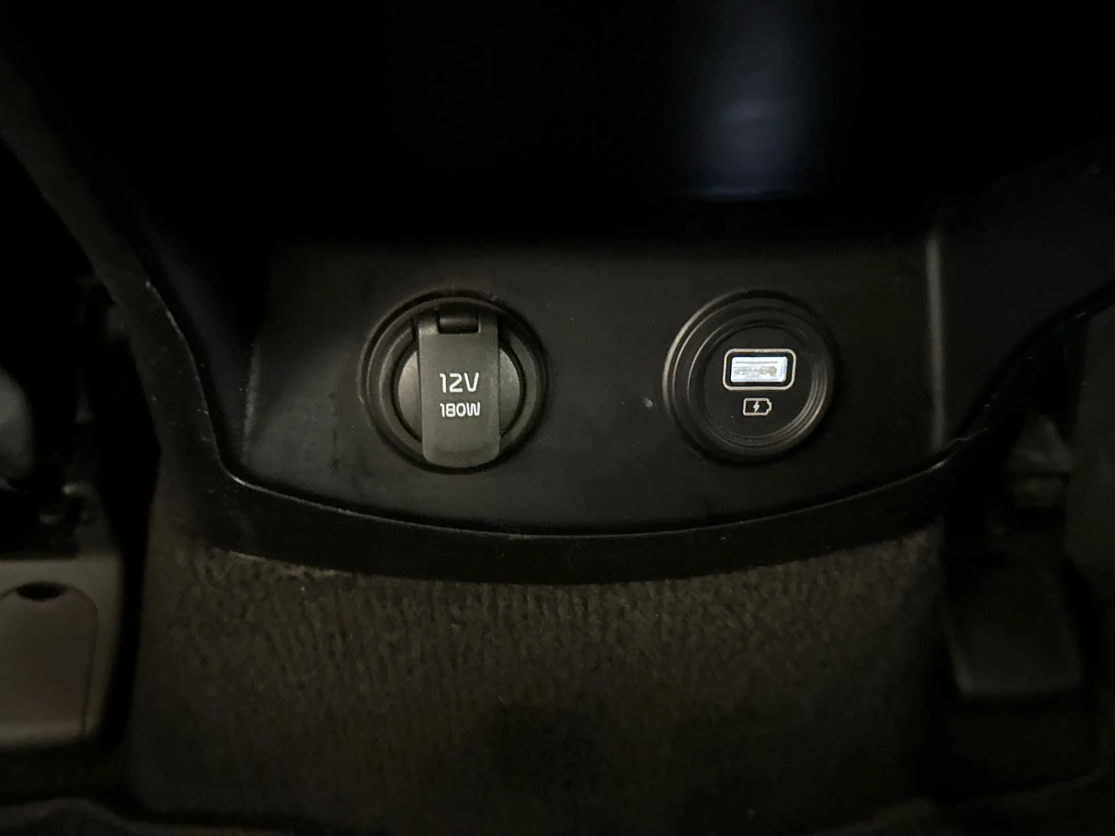 2022 Kia Sorento LX - Photo 24