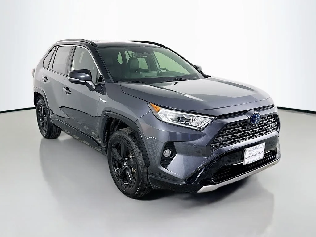 Used 2019 Magnetic Gray Metallic Toyota XSE image 7