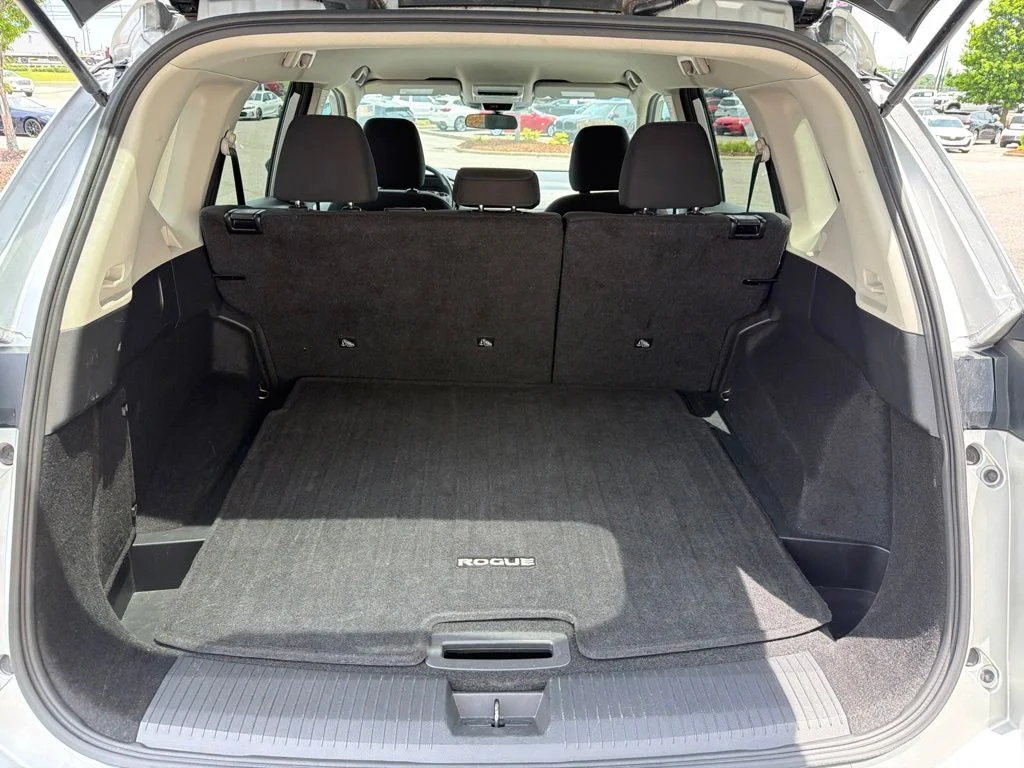 Used 2024 Silver Nissan S image 16
