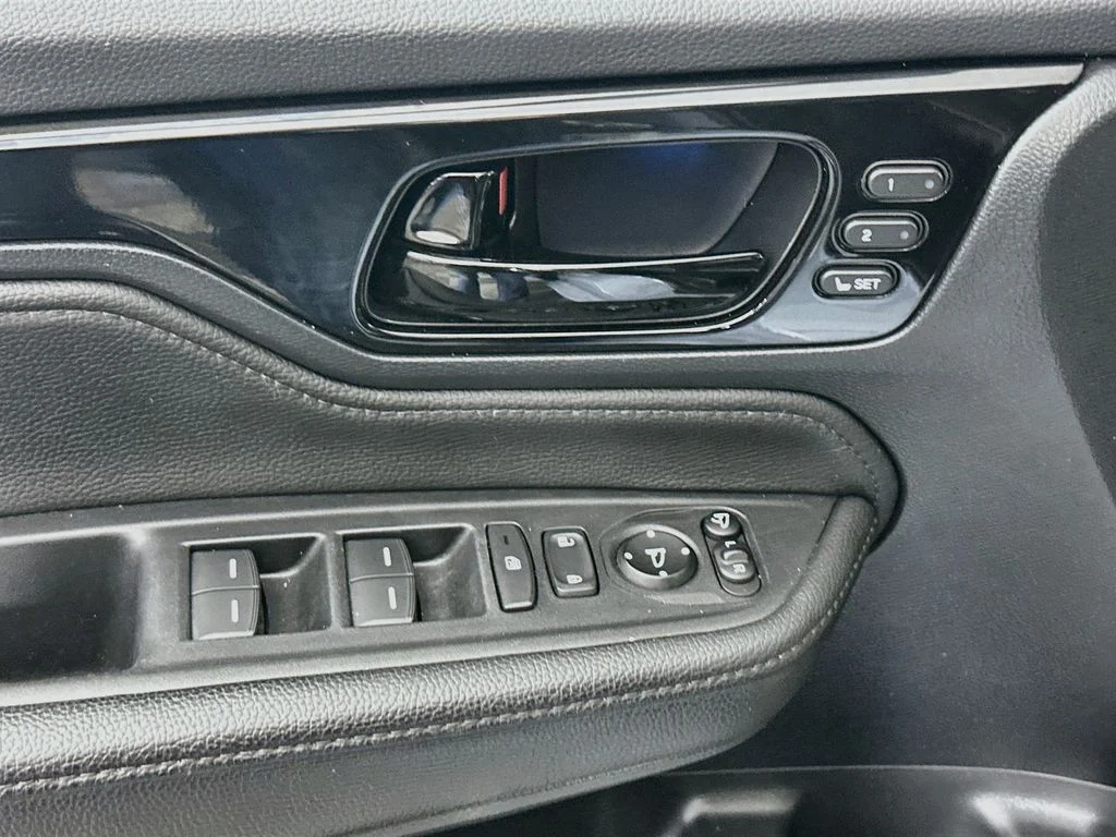 Used 2023 Sonic Gray Pearl Honda Elite image 19