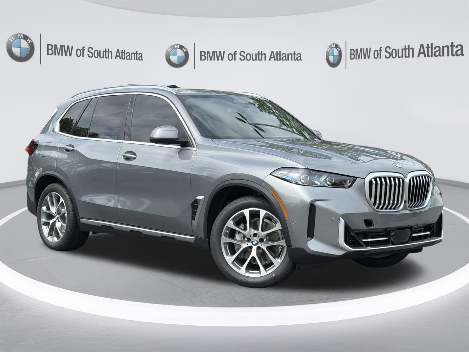 New 2026 Skyscraper Grey Metallic BMW sDrive40i image 2