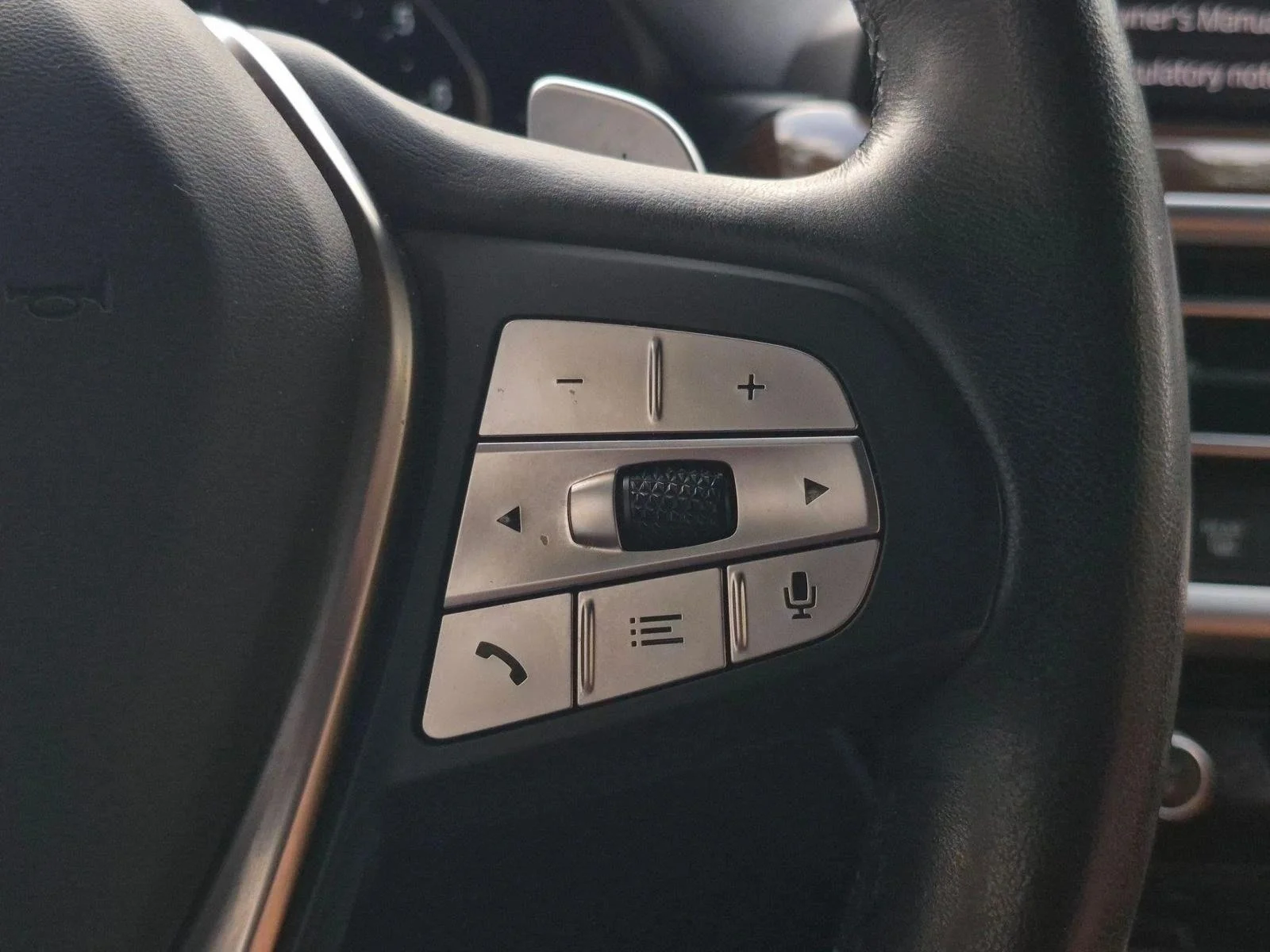 Used 2022 Alpine White BMW sDrive30i image 8