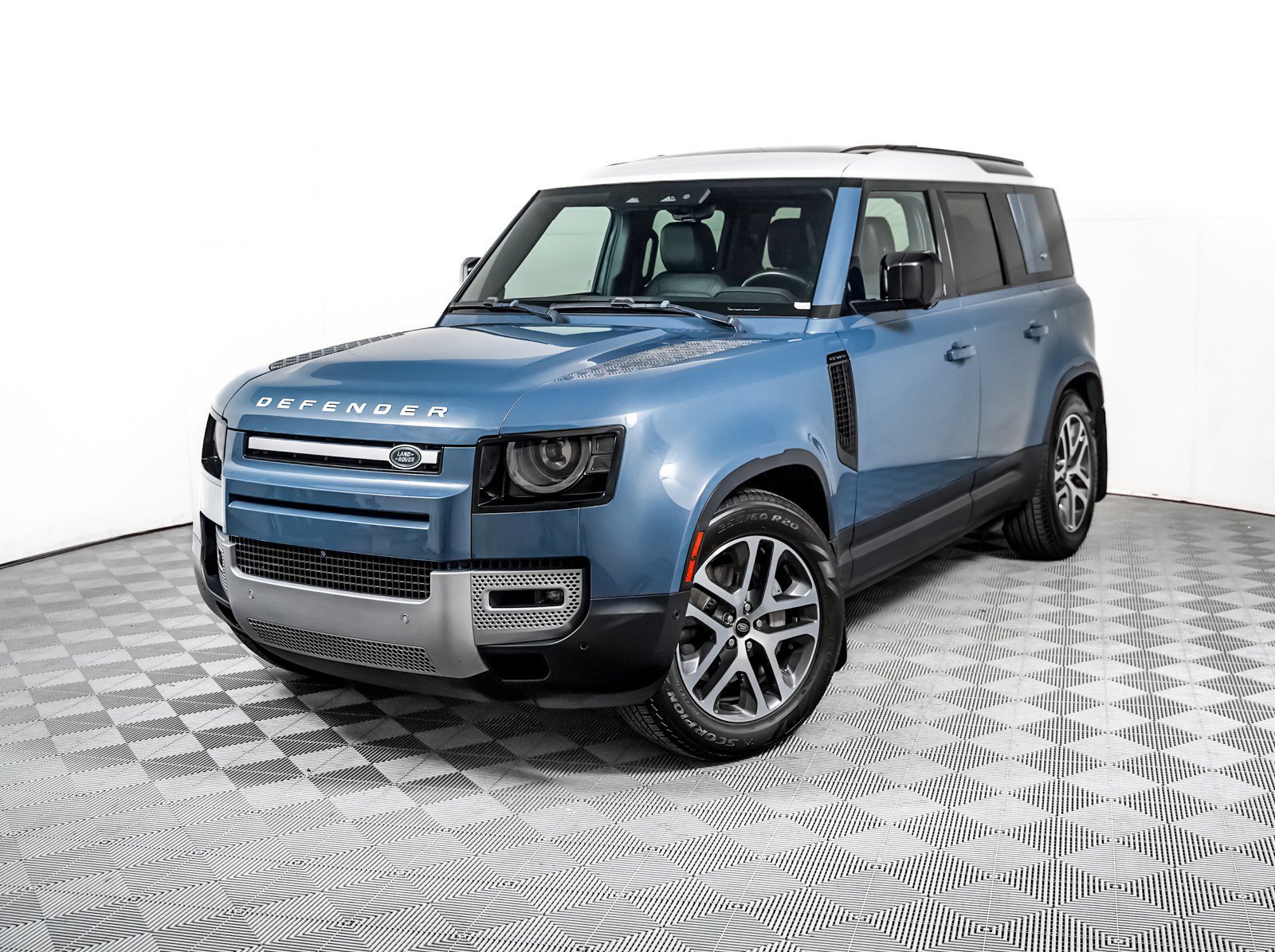 2022 Land Rover Defender SE's photo