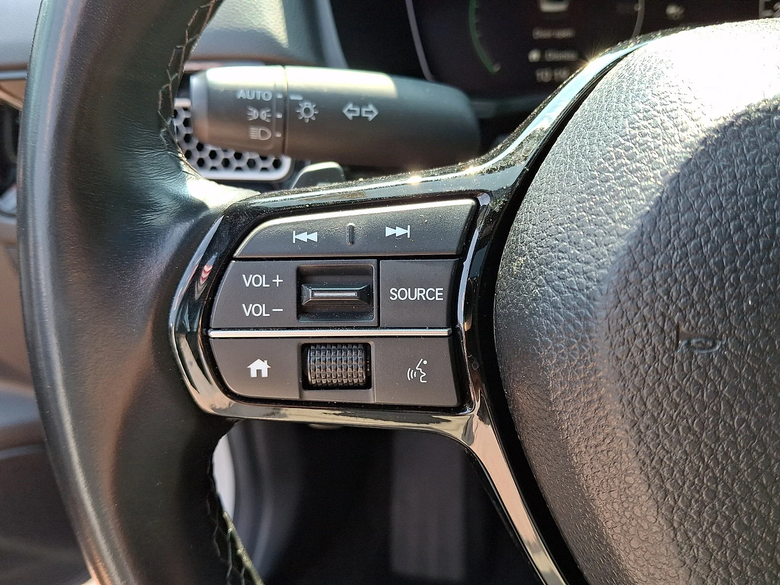 Used 2025 Platinum White Pearl Honda Sport image 19
