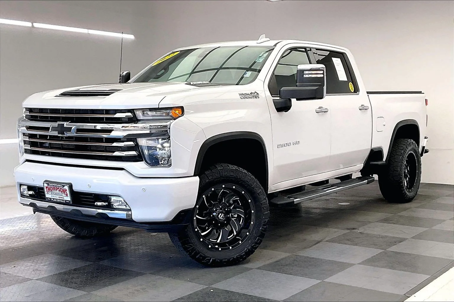 Used 2022 Iridescent Pearl Tricoat Chevrolet High Country image 12