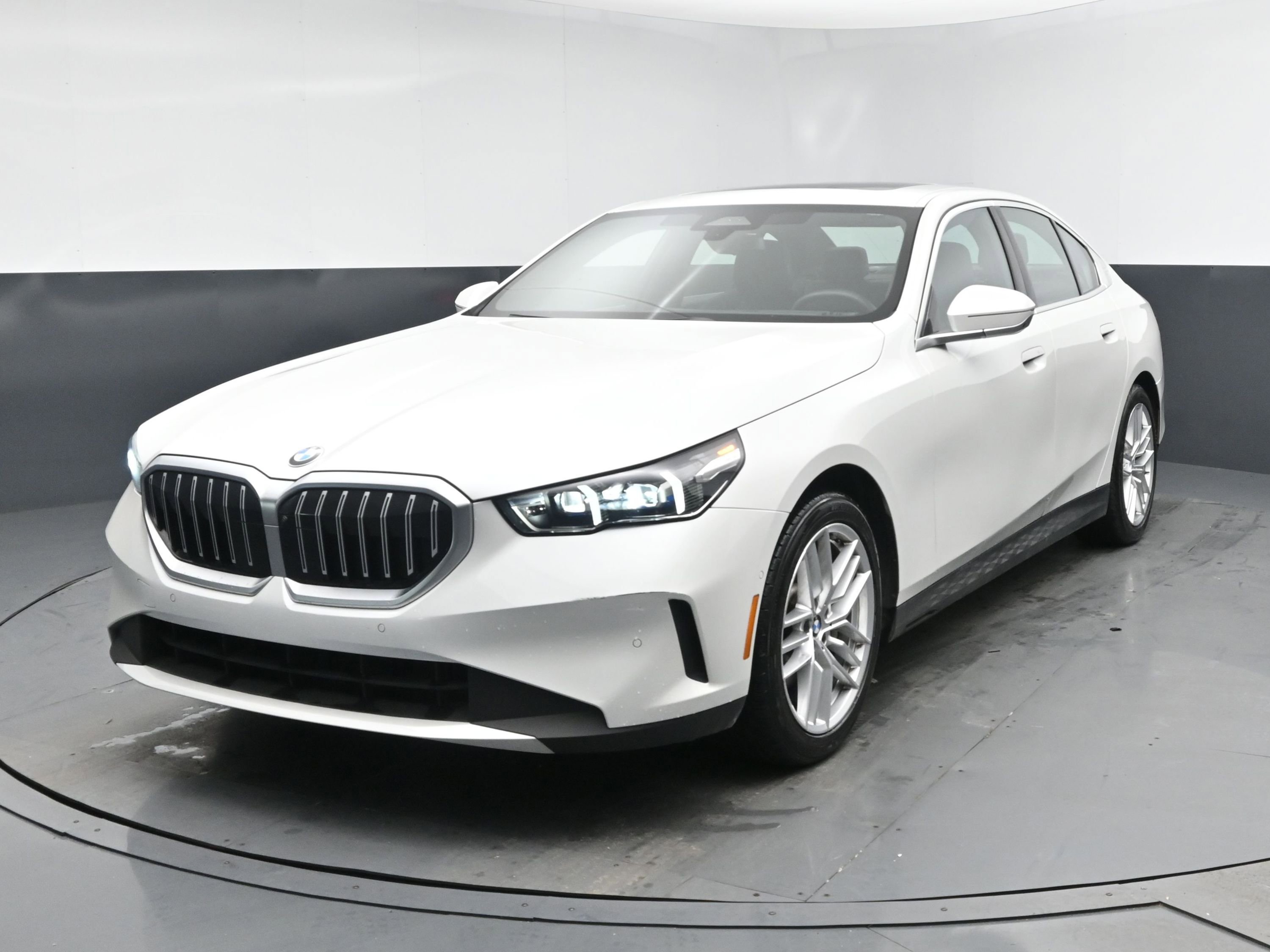 2025 BMW 5 Series 530i