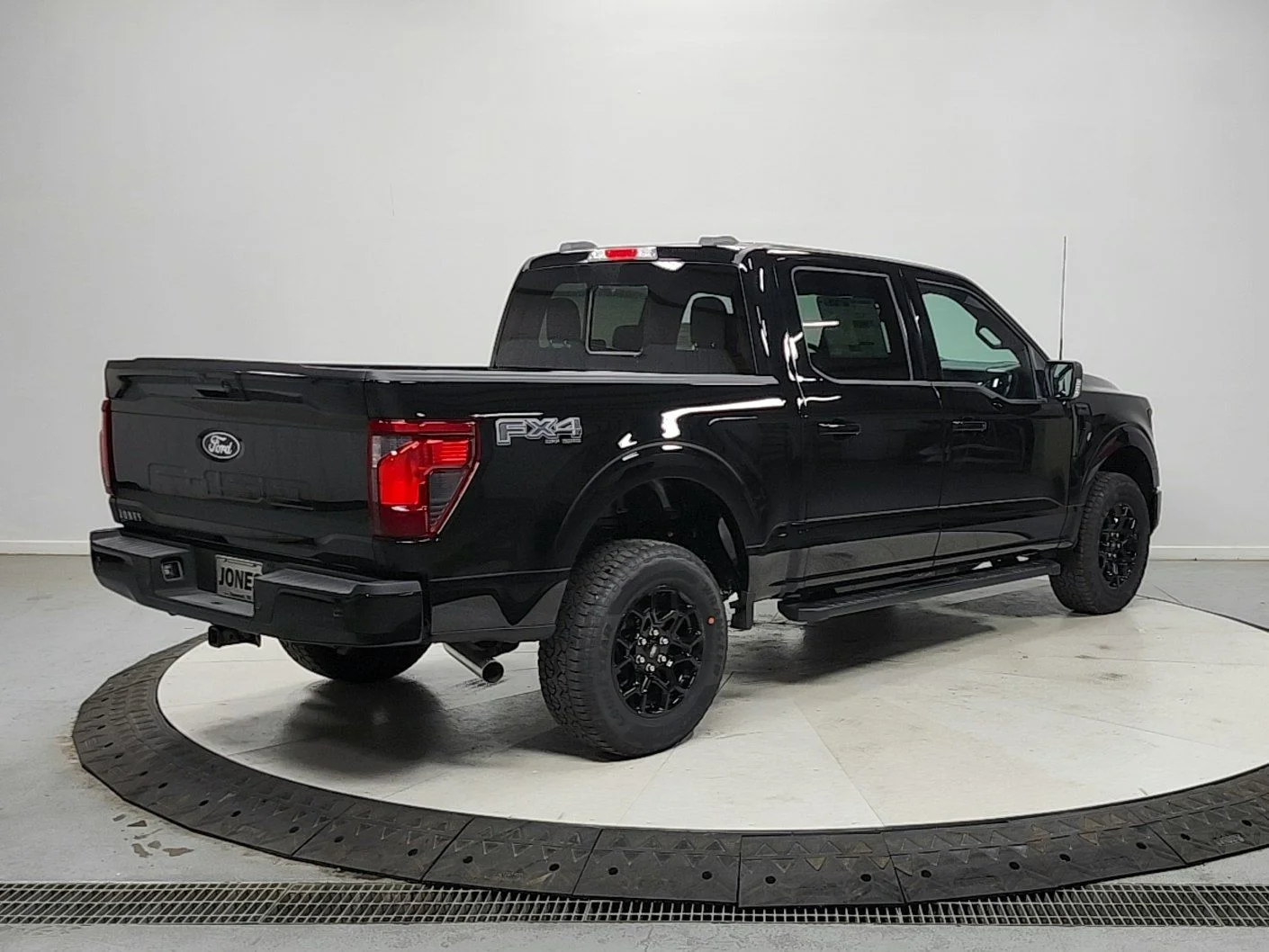 New 2026 Agate Black Metallic Ford XLT image 7