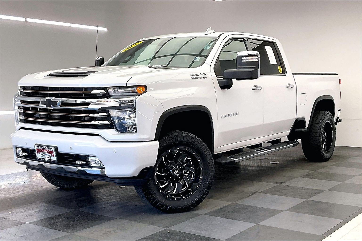 Used 2022 Iridescent Pearl Tricoat Chevrolet High Country image 12