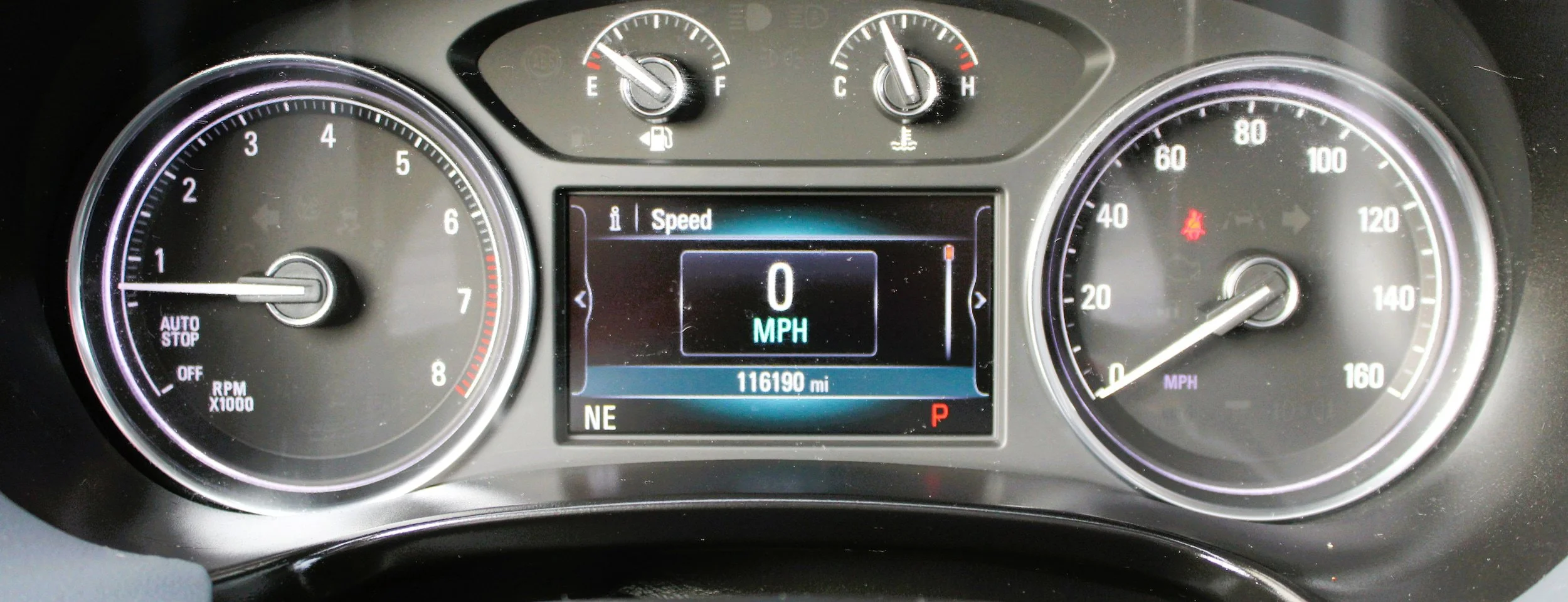 Used 2018 White Frost Tricoat Buick Premium image 23