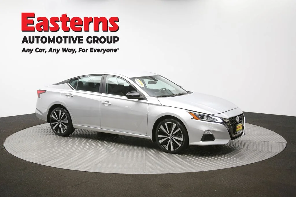 Used 2022 Silver Nissan 2.5 SR image 44