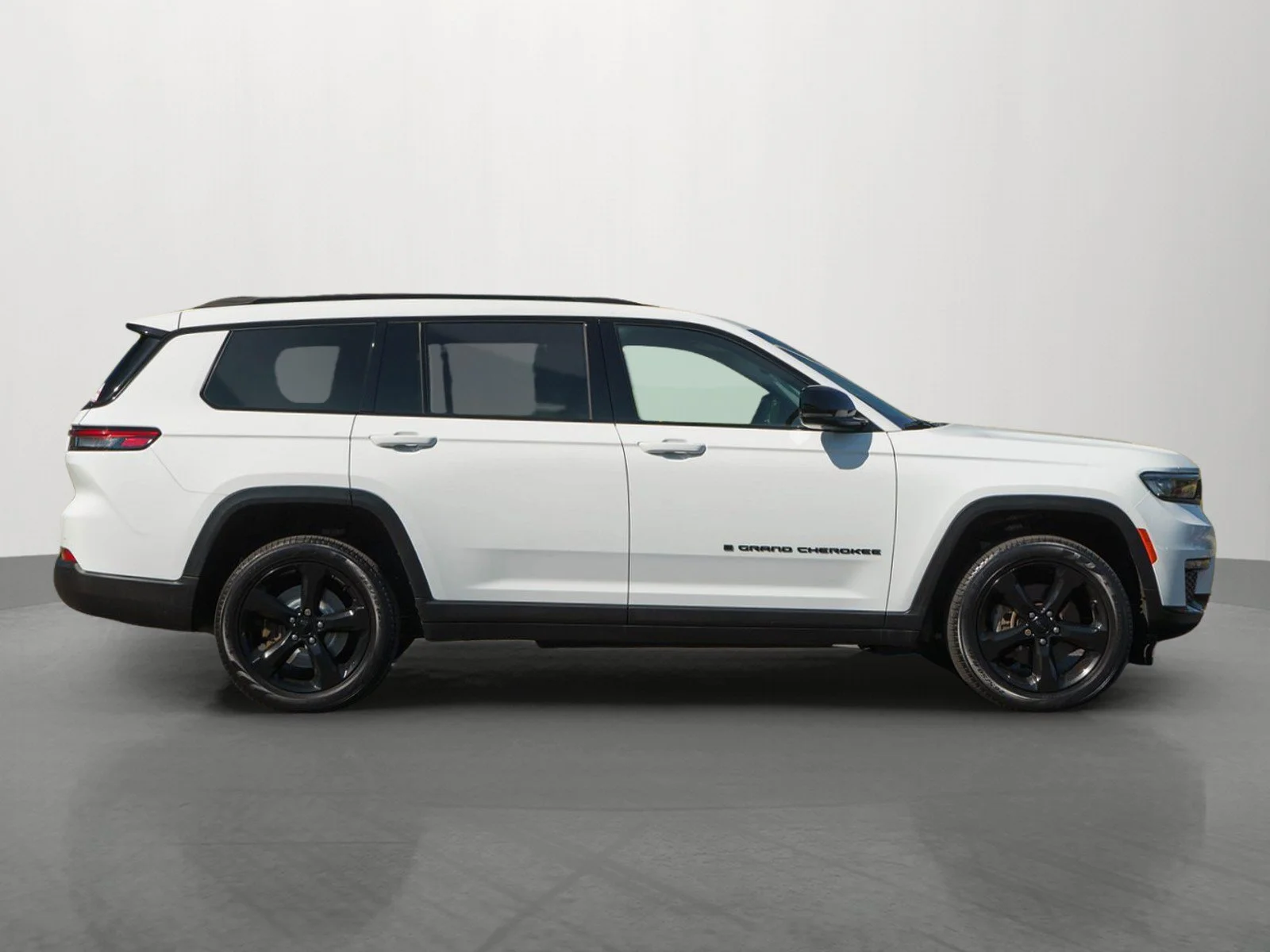 Used 2023 Bright White Clearcoat Jeep Limited image 9