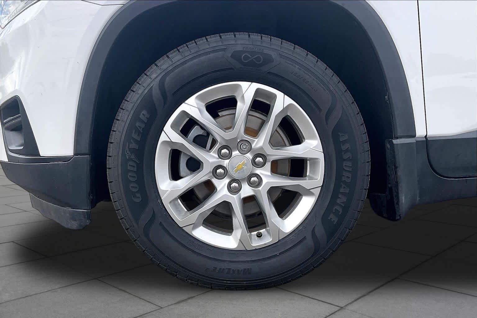 Used 2020 Summit White Chevrolet LS image 10