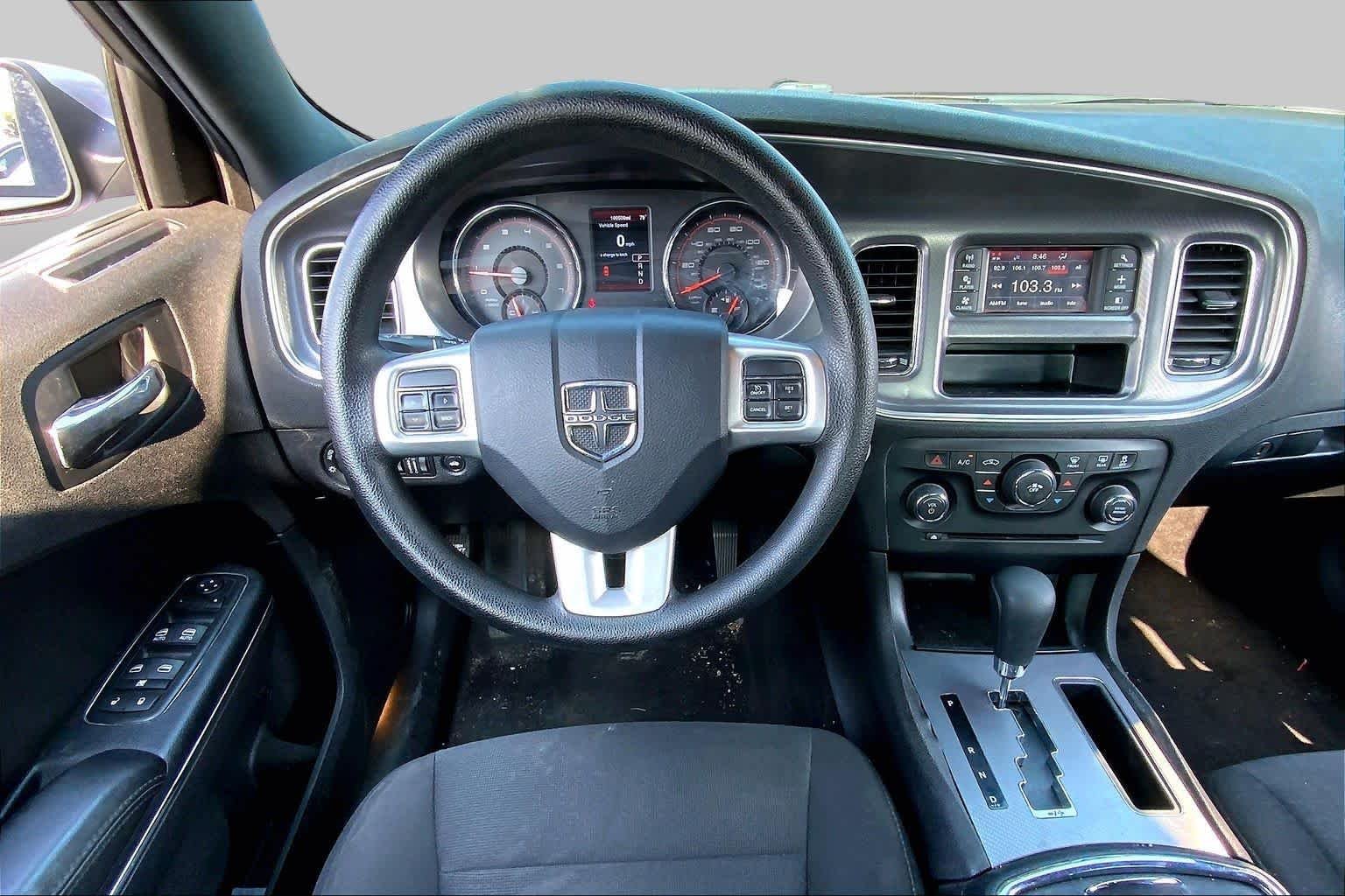 Used 2014 Billet Silver Metallic Clearcoat Dodge SE image 6