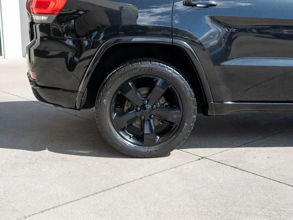 Used 2015 Black Jeep Altitude image 36