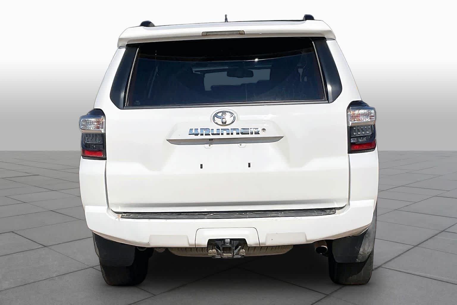 Used 2019 Super White Toyota SR5 image 5