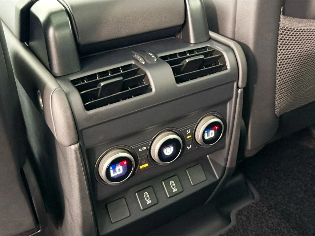 New 2026 Woolstone Green Land Rover X-Dynamic SE image 27
