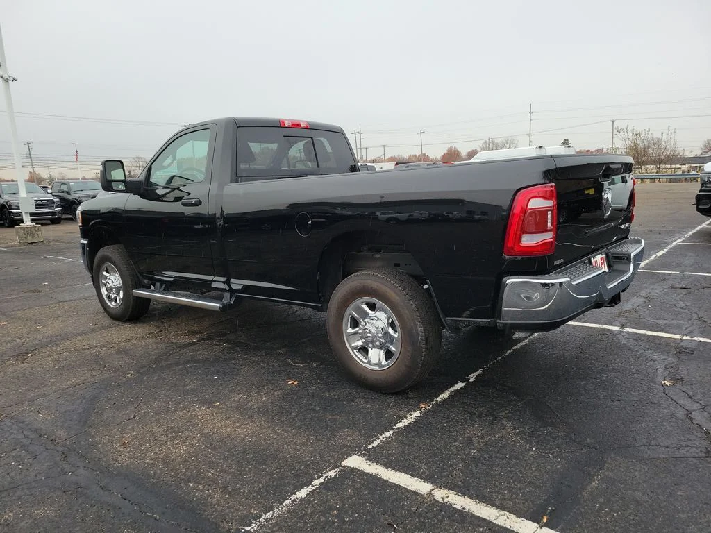 New 2024 Diamond Black Crystal Pearl-Coat Exterior Paint RAM Tradesman image 5
