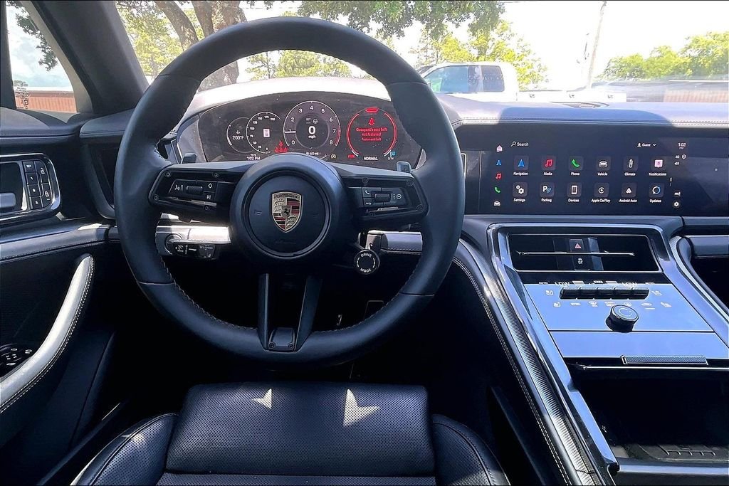 Used 2025  Porsche 4 image 8