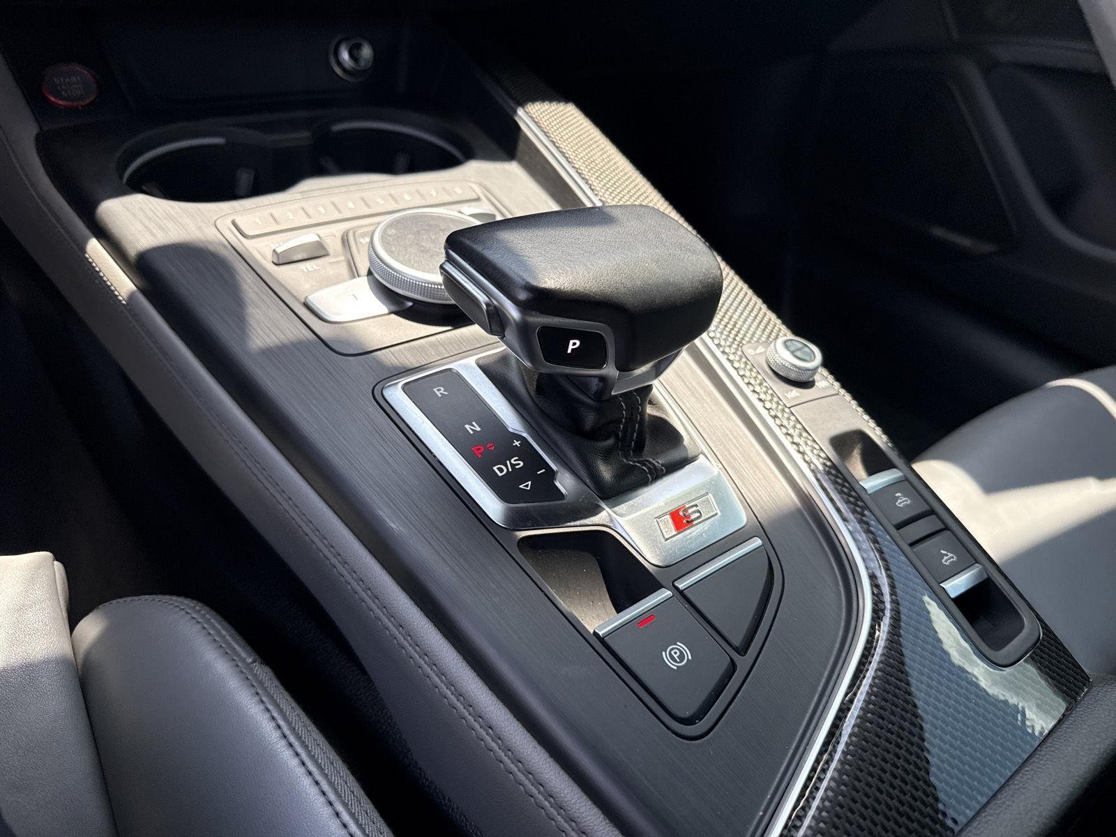 Used 2018 Florett Silver Metallic/Black Roof Audi Prestige image 28