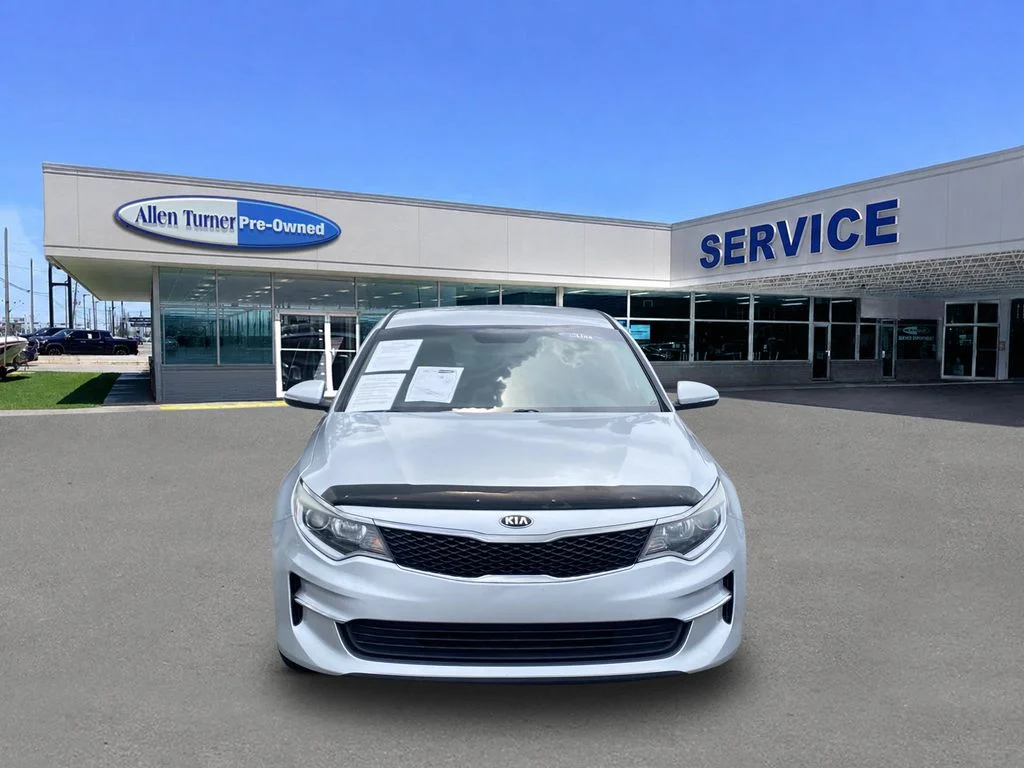 Used 2017 Sparkling Silver Kia LX image 3