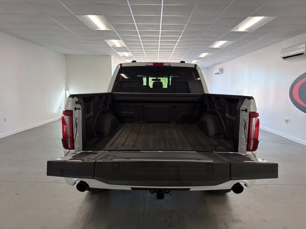 Used 2025 White Ford Lariat image 9