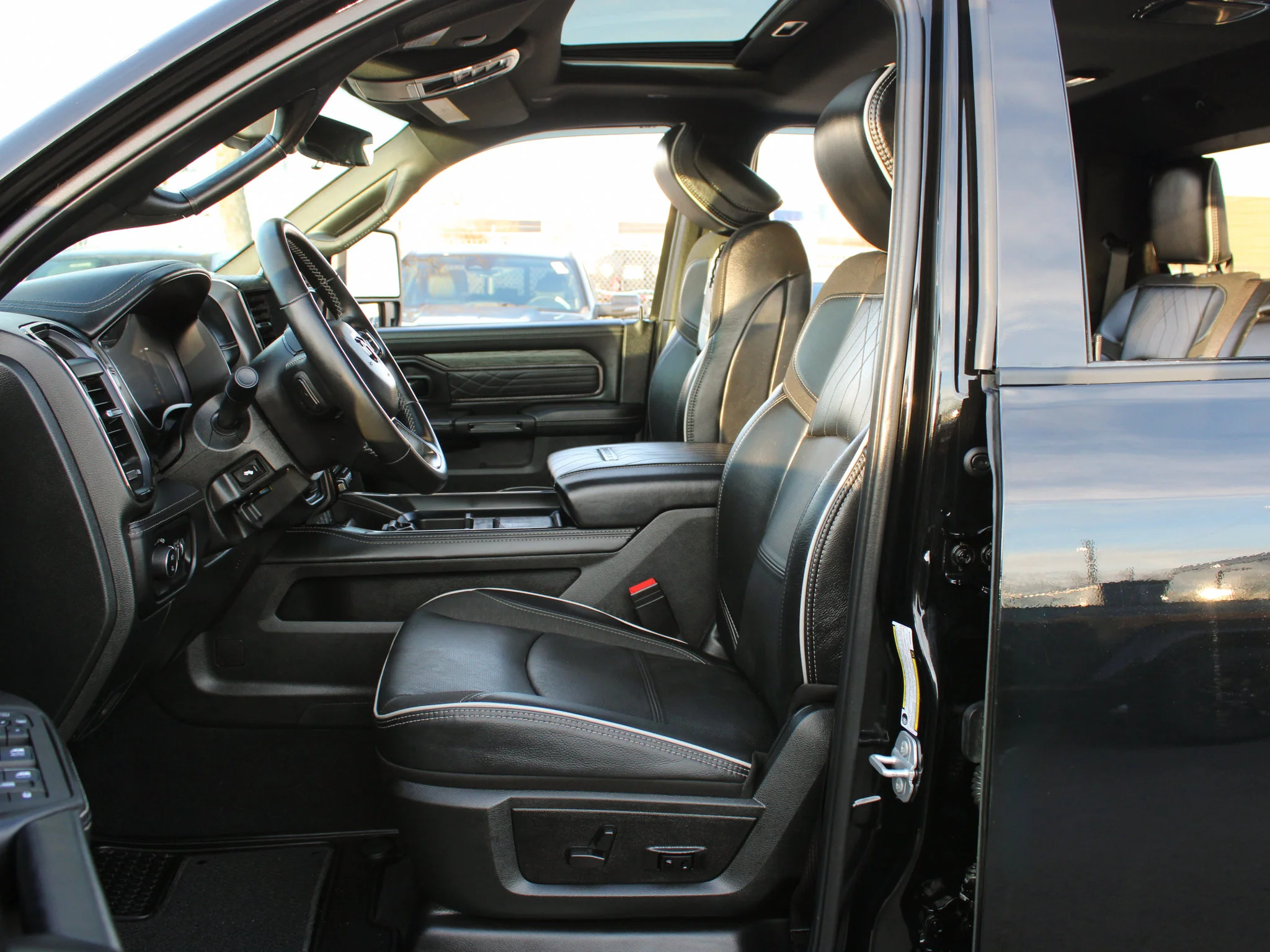 Certified Used 2025 Black RAM Limited* | Cummins Diesel | Night Edition | 5th Wheel & Gooseneck | Apple CarPlay image 3
