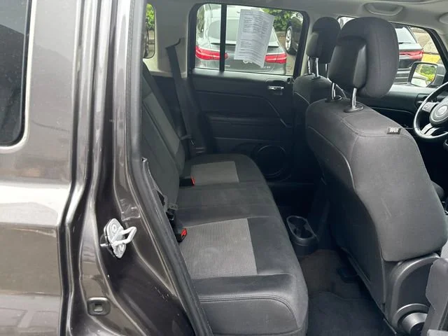 Used 2014 Granite Crystal Metallic Clearcoat Jeep Latitude image 10