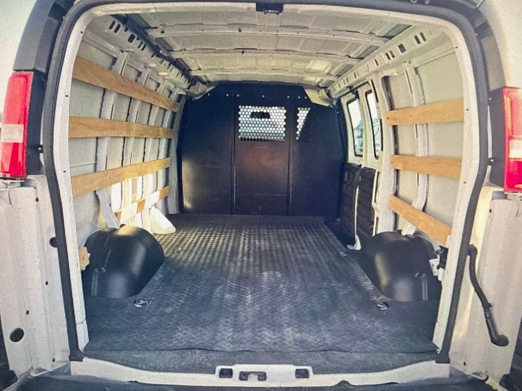 Used 2025 White GMC Work Van image 10