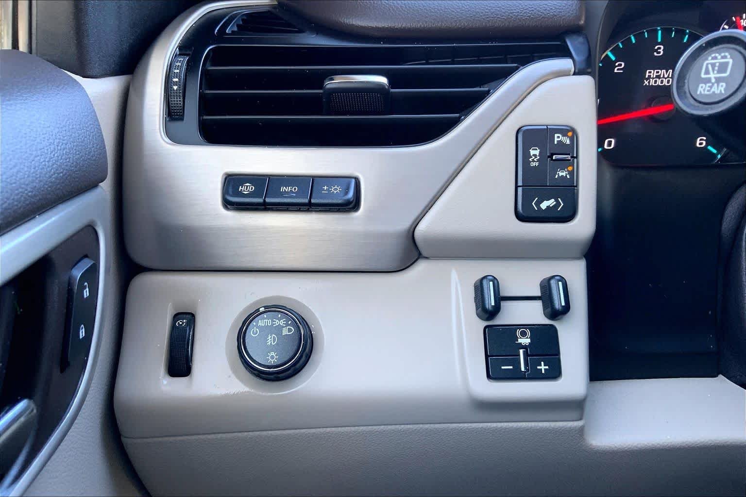 Used 2019 White Frost Tricoat GMC Denali image 34
