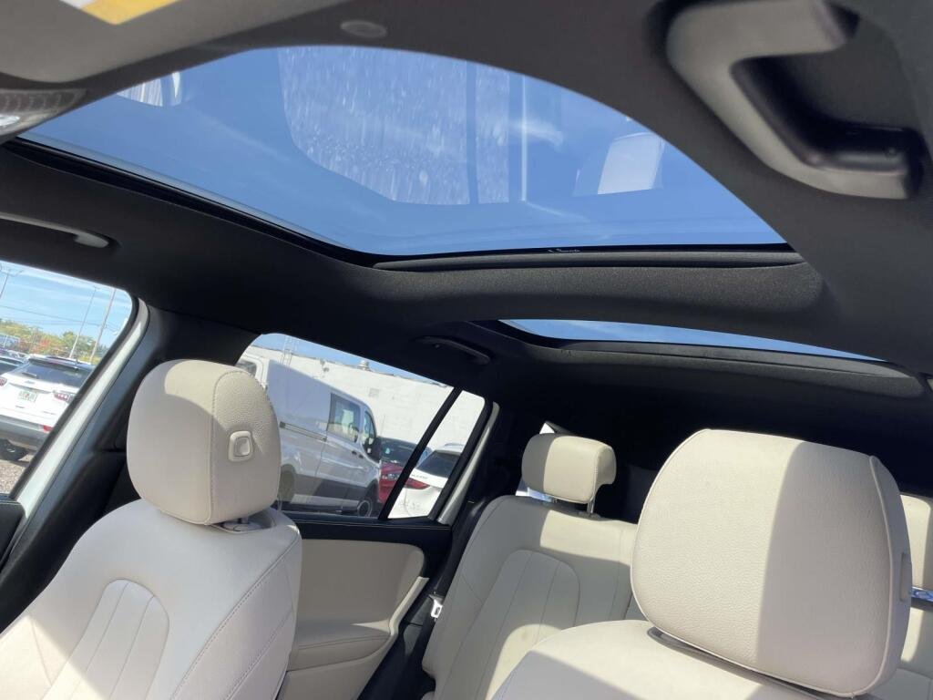 New 2026 Polar White Mercedes-Benz GLB 250 image 5