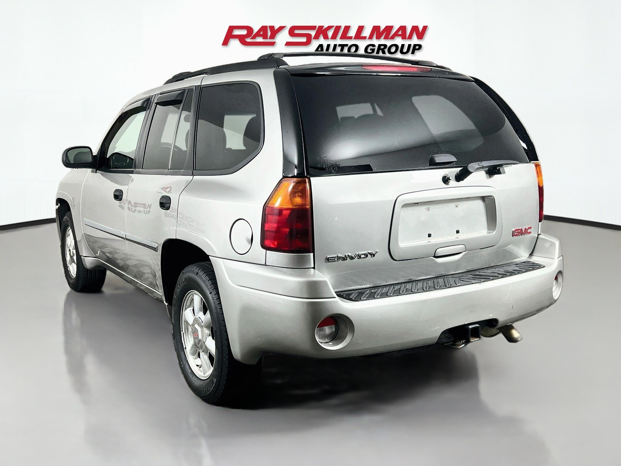 Used 2007 Liquid Silver Metallic GMC SLE image 4