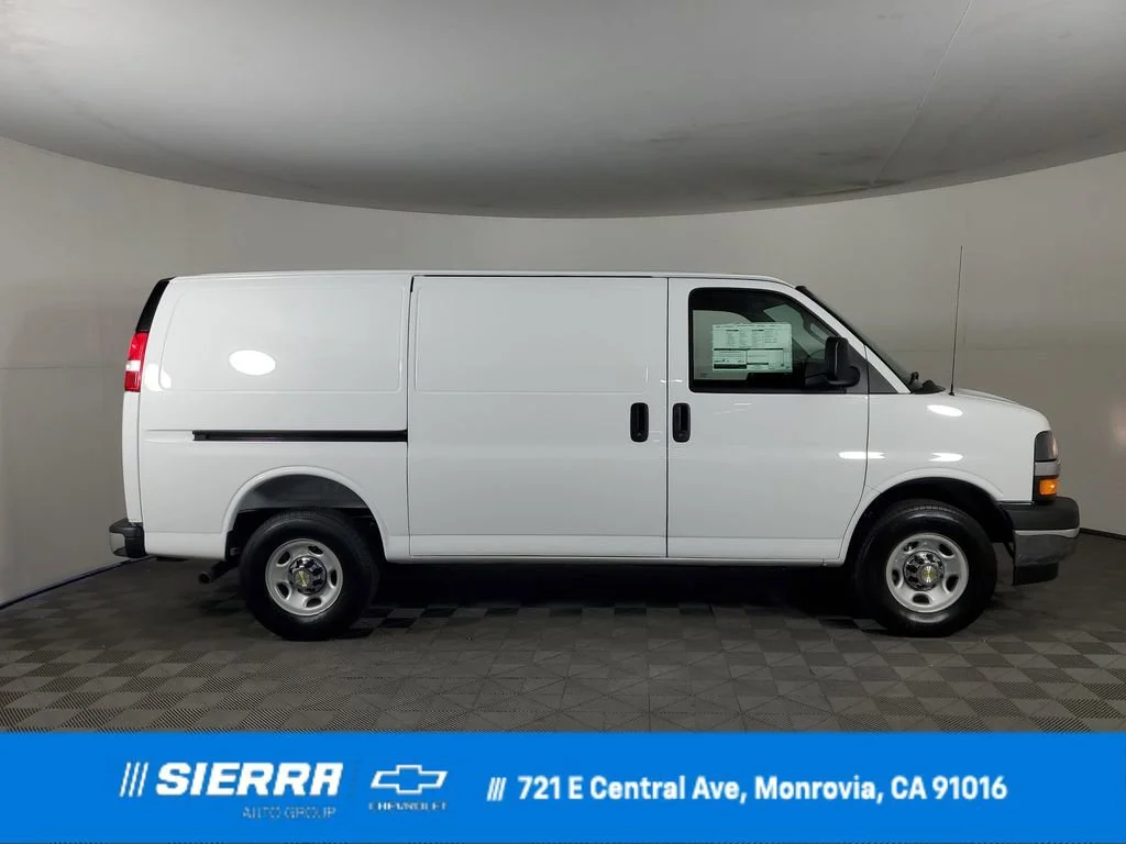 2026 Chevrolet Express 2500 Work Van HD's photo