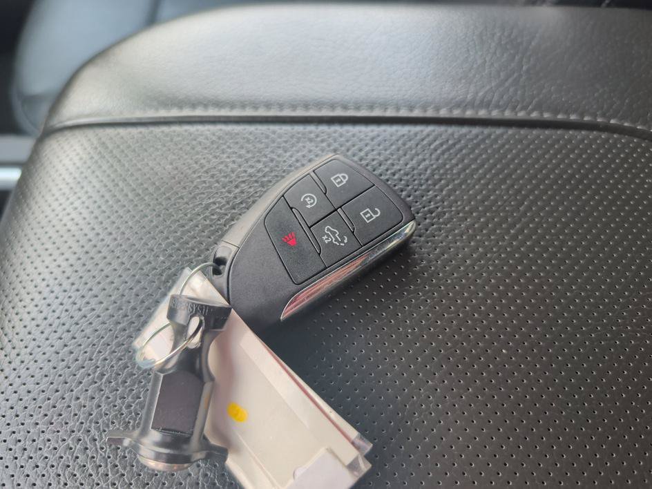 Used 2024 Onyx Black GMC Denali image 30