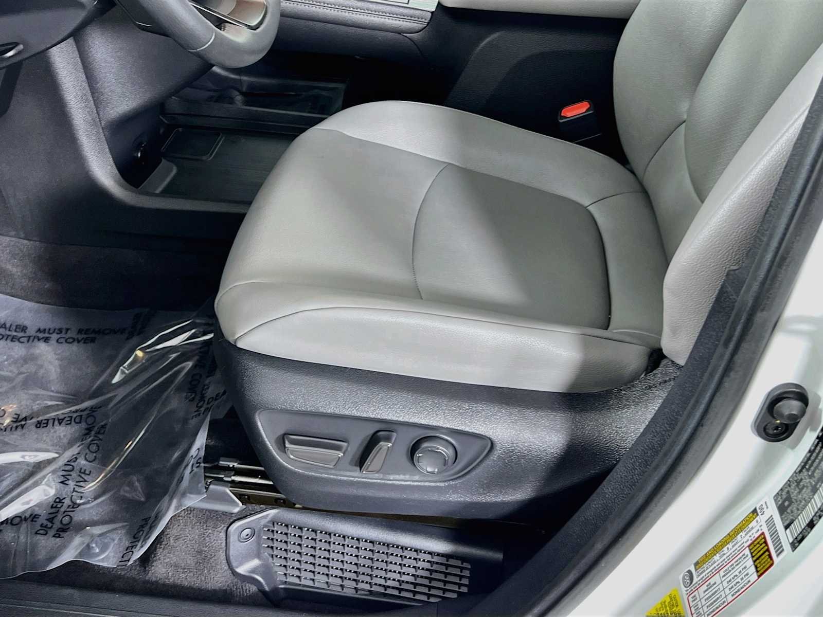Used 2026 Wind Chill Pearl Toyota XLE image 20