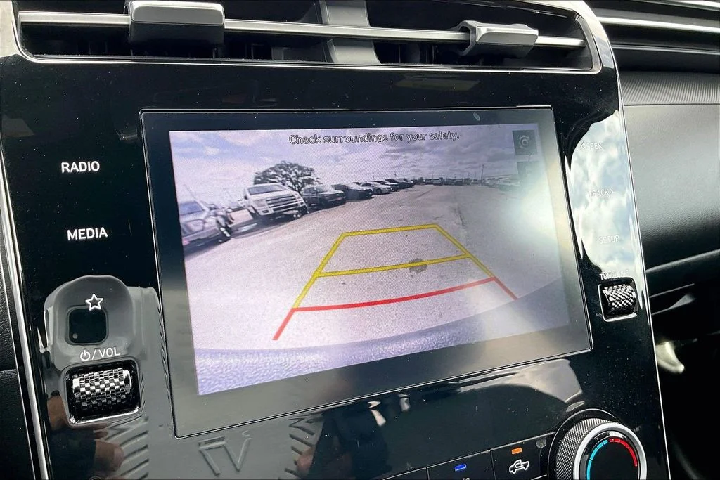Used 2022 Black Hyundai SEL image 13