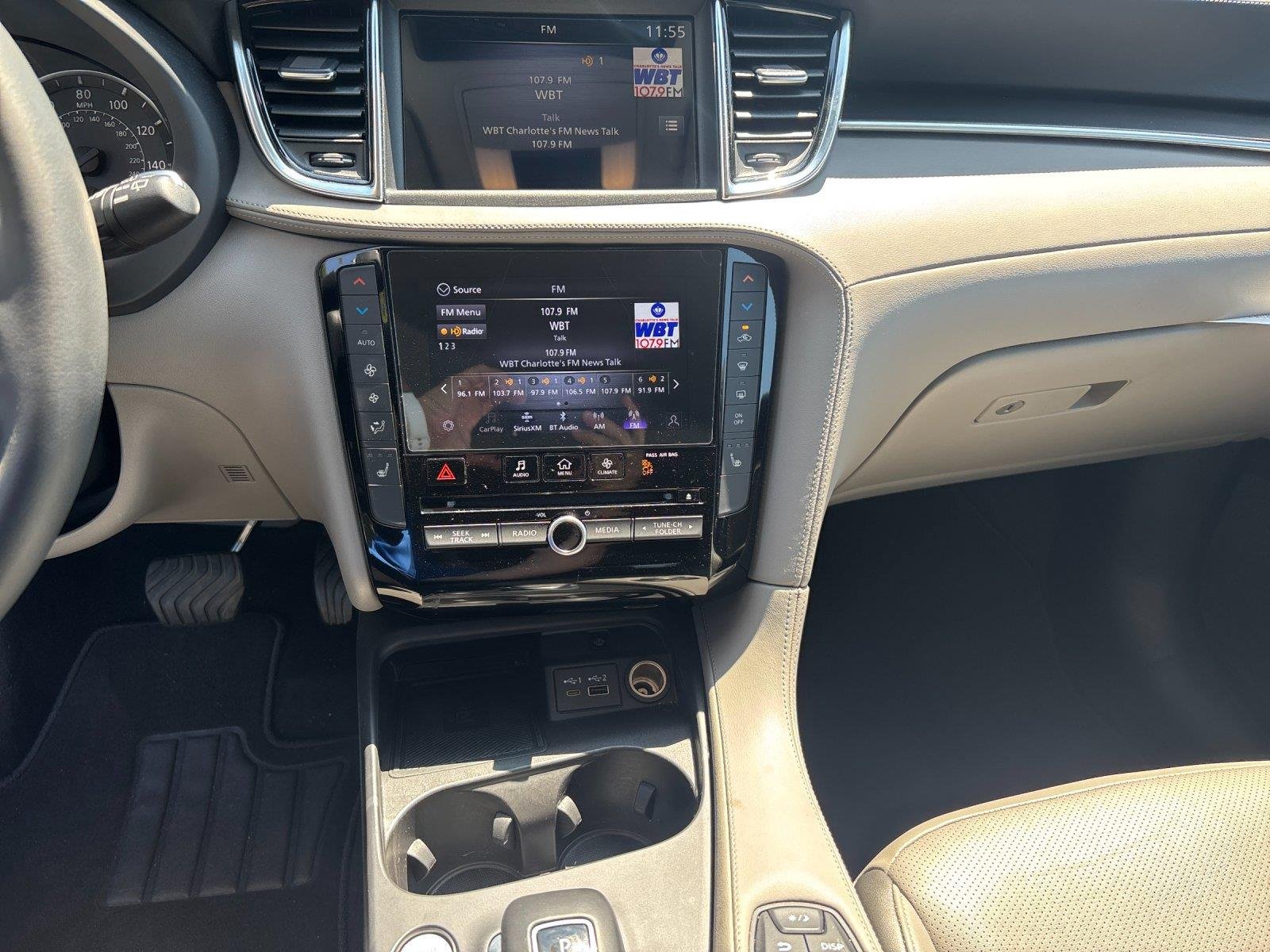Used 2025 Radiant White INFINITI LUXE image 26