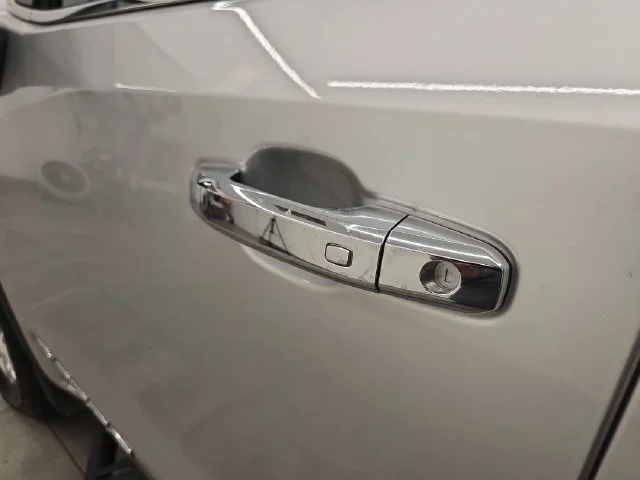 Used 2022 Quicksilver Metallic GMC SLT image 23