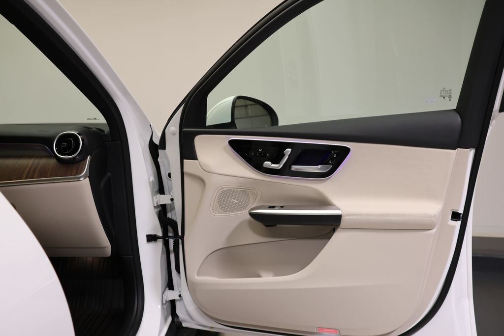Used 2027 Polar White Mercedes-Benz GLC 300 image 44