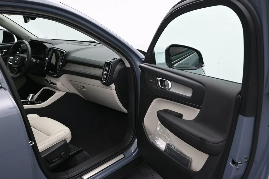 Certified Used 2023 Blue Volvo Ultimate image 16