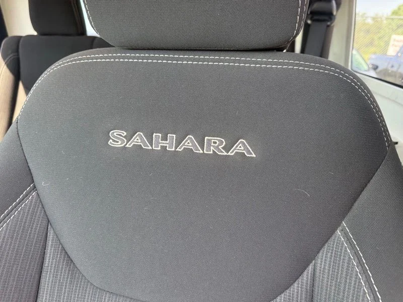 Used 2017 Green Jeep Sahara image 4