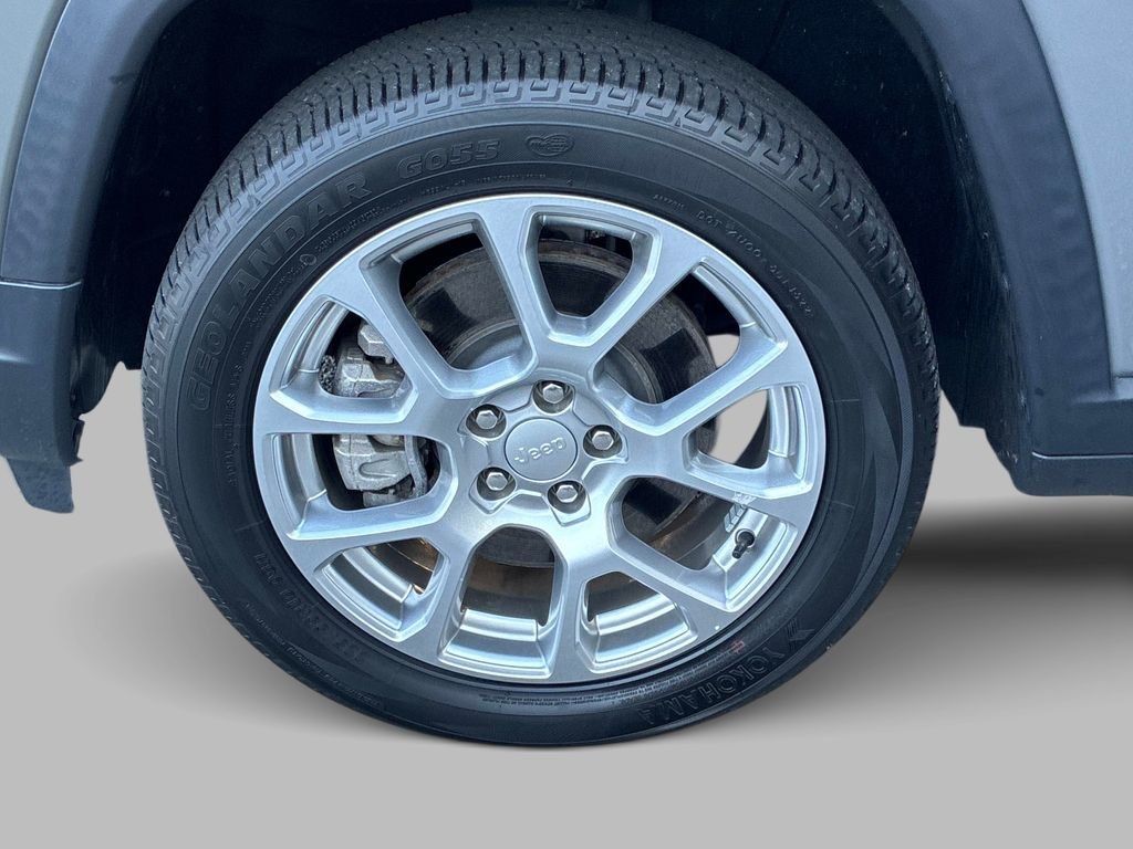 Used 2023 Gray Jeep Latitude Lux image 20