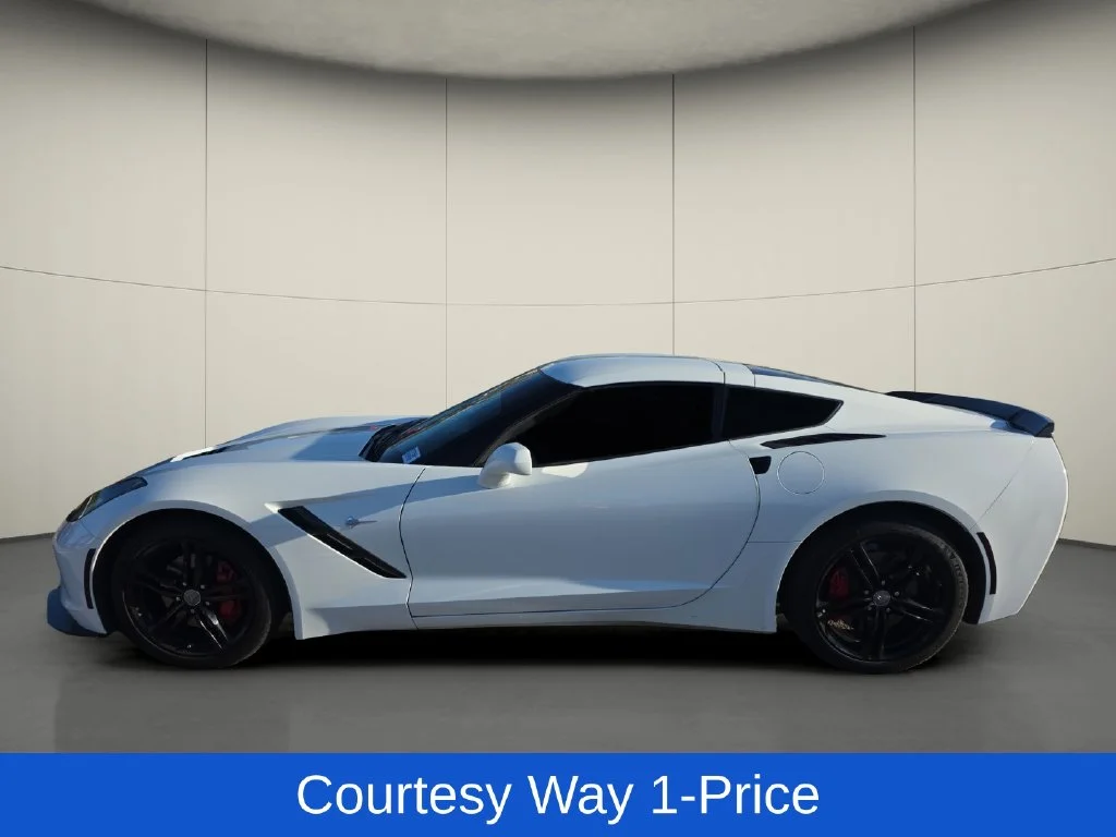 Used 2017 White Chevrolet Stingray image 5