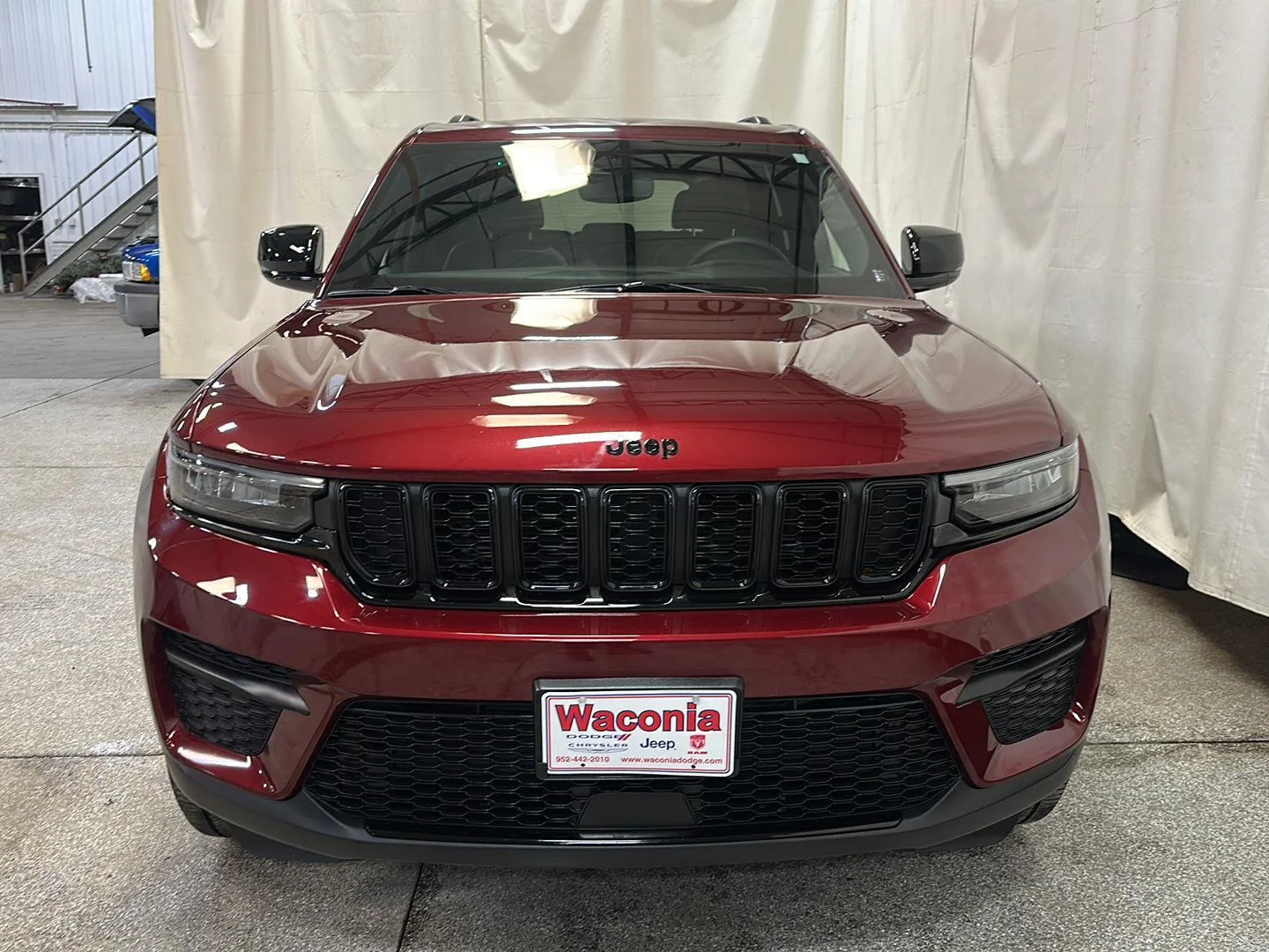Used 2023 Velvet Red Pearlcoat Jeep Altitude X image 8