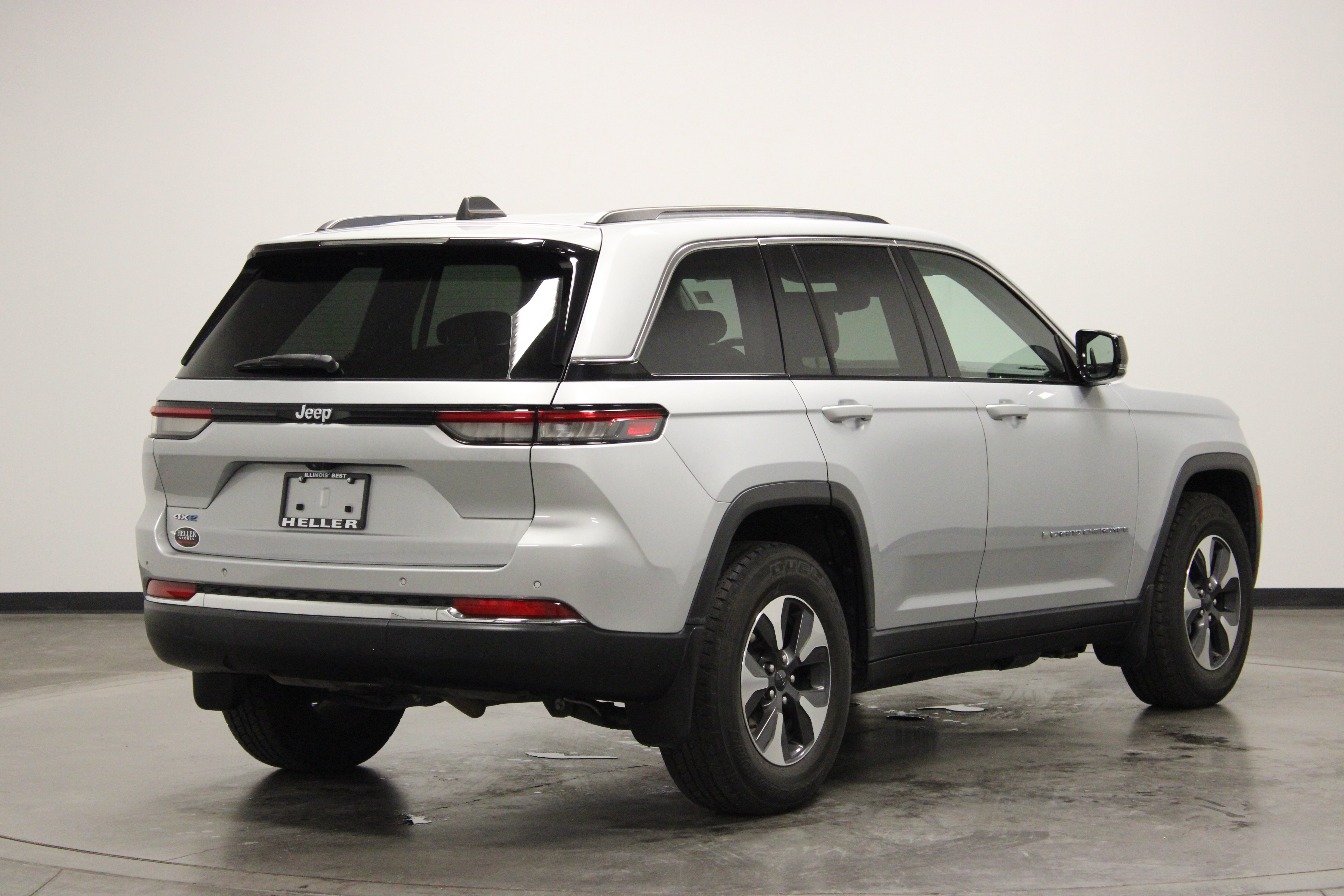 Used 2022 Silver Zynith Jeep 4xe image 8